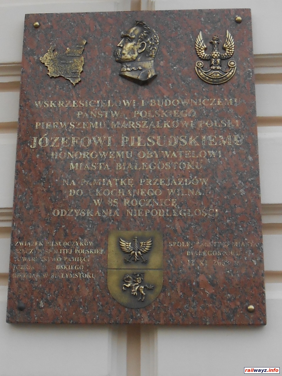 Памятная доска в честь Юзефа Пилсудскго, ст. Белосток