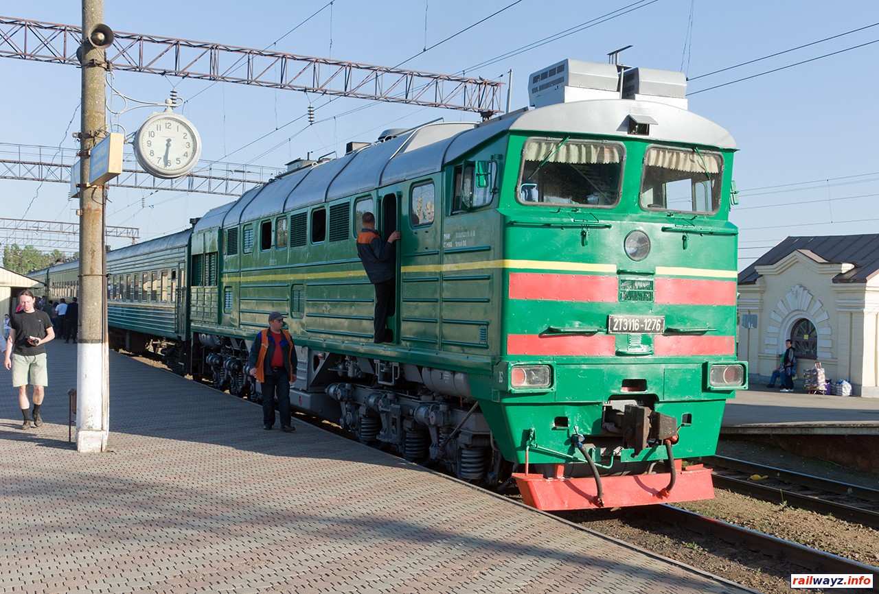 Секция "Б" тепловоза 2ТЭ116-1276 с поездом 61 СПб-Кишинёв