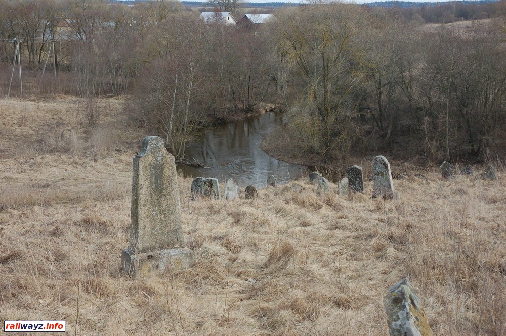 Река у еврейского кладбища в Дуниловичах