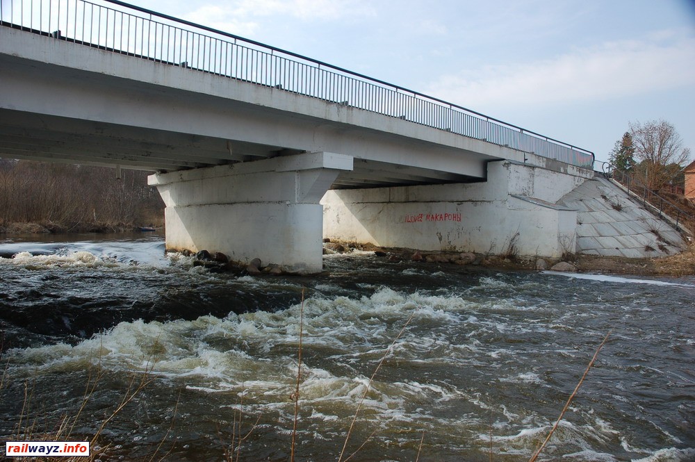 Порог под мостом в Воропаево