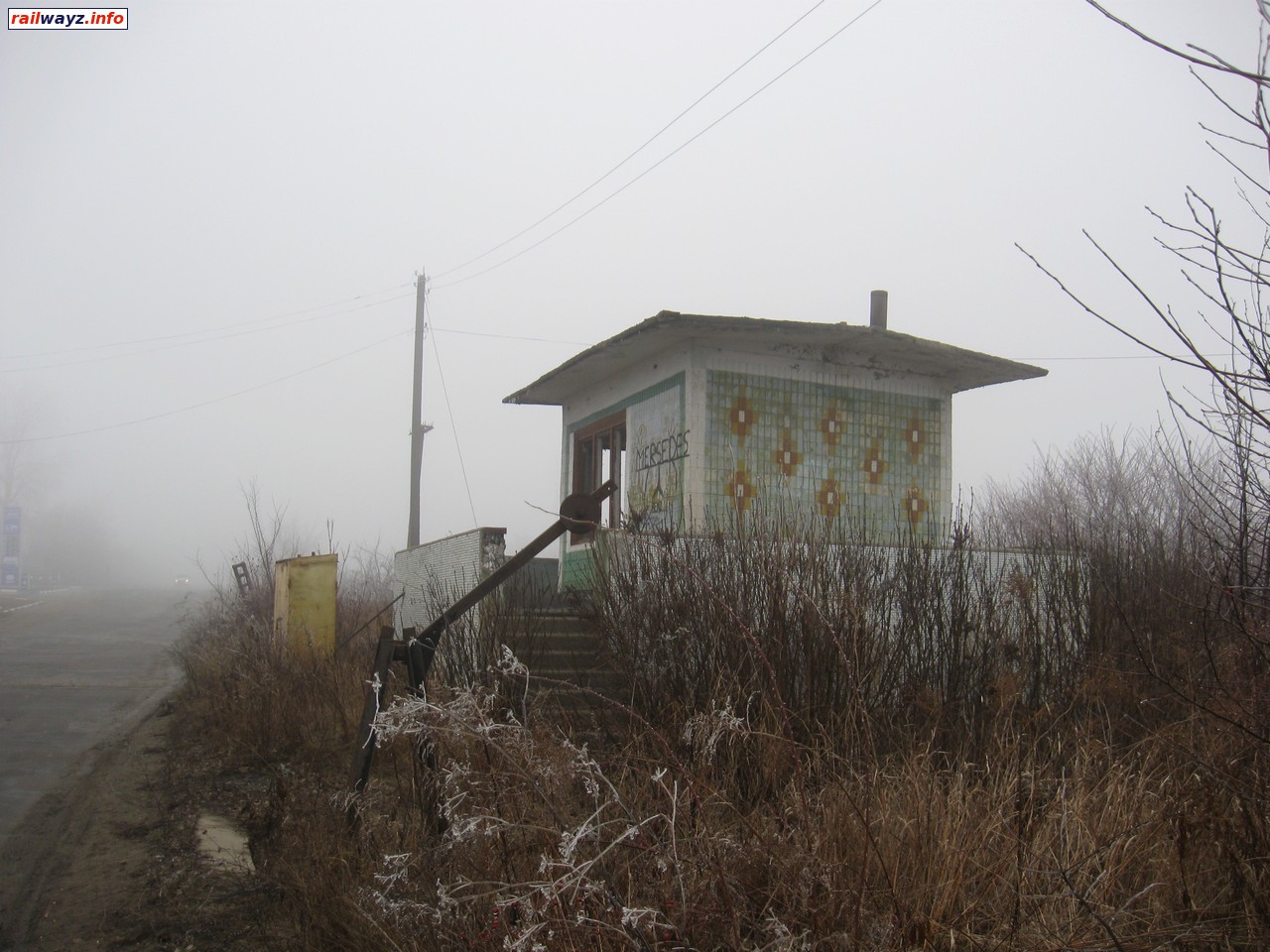 Остатки будки дежурного по переезду - линия на Новоднестровск (переезд пере селом Белоусовка)