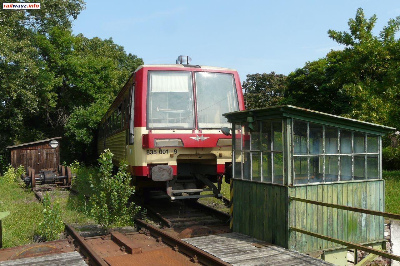 Дизель-поезд 835 001-9 (РА-Ч) в депо Сентеш