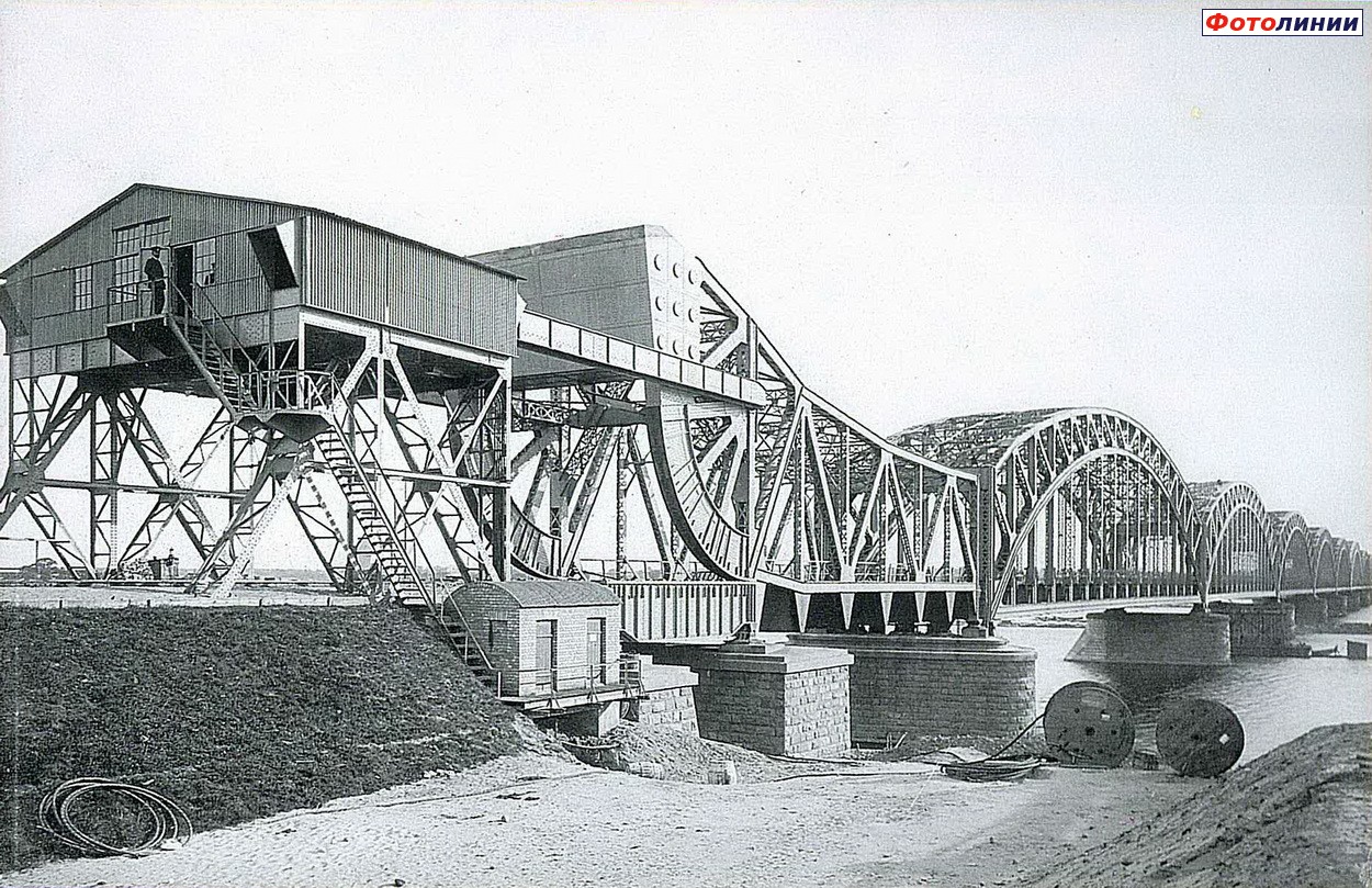 Железнодорожный мост через Даугаву
