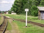 станция Алуксне: Знак "Остановка локомотива", выполняющий функции входного светофора в чётной горловине