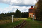 о.п. Папарде: Водонапорная башня и таблички "Место остановки локомотива"