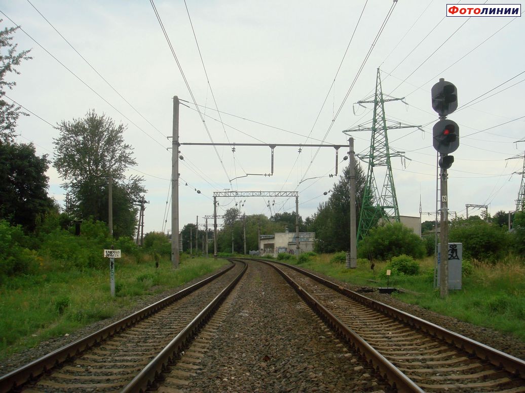 Входной светофор N из Чиекуркалнса и знак границы станции