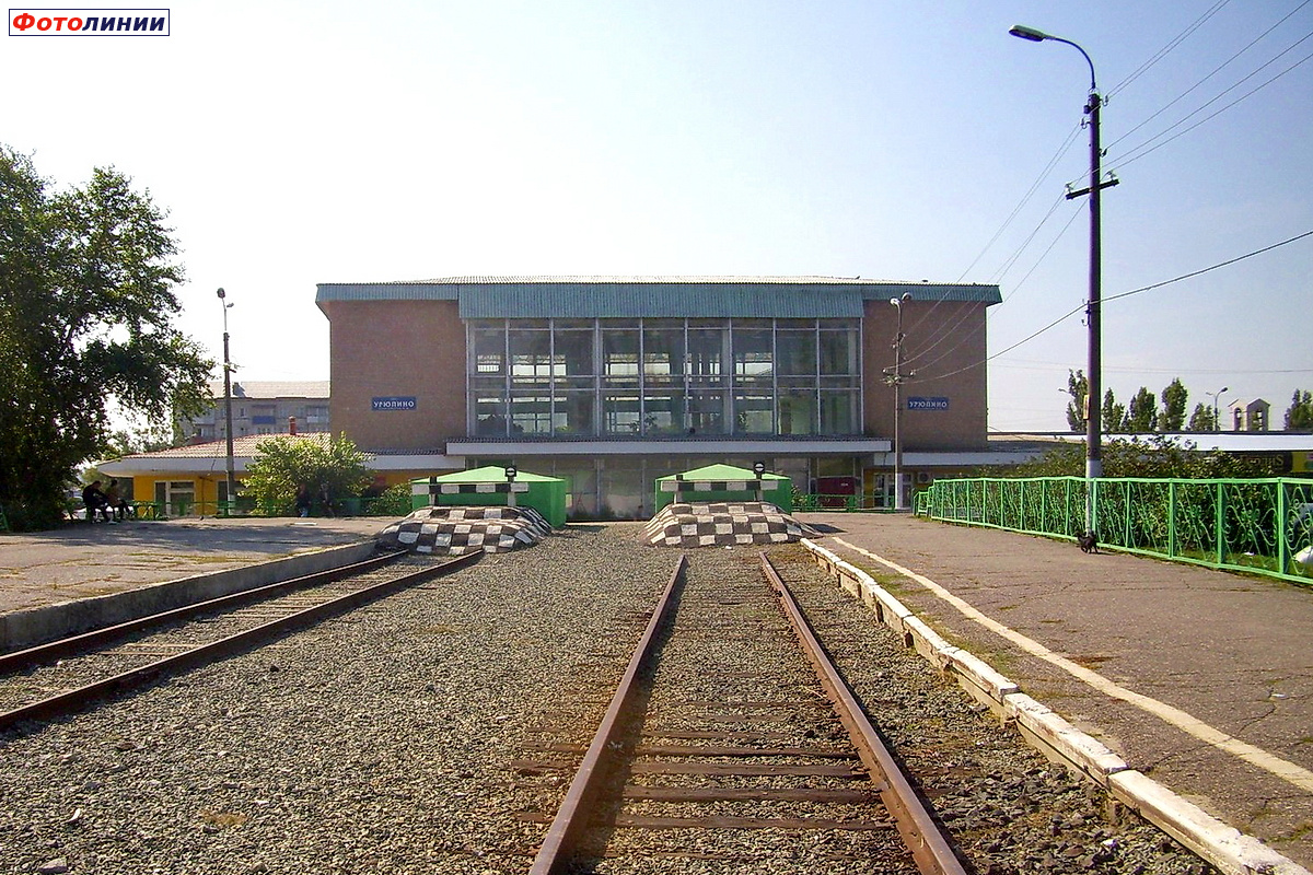 Пути, платформы и вокзал