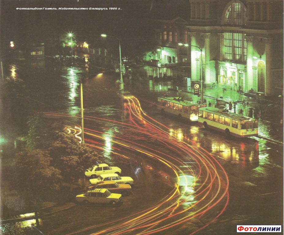 Вид вокзала и привокзальной площади с гостиницы Гомель ночью