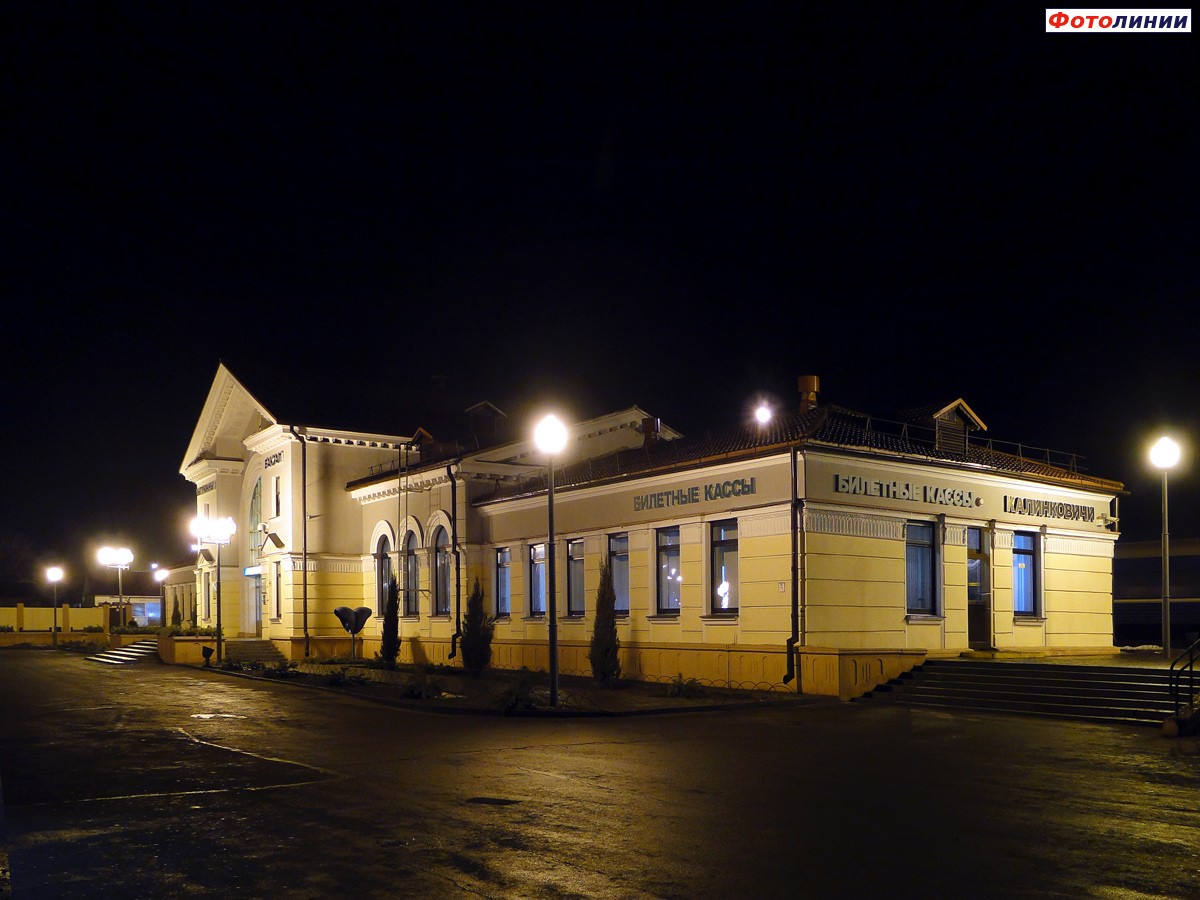 Вокзал, вид ночью