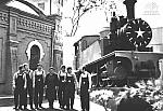 Фото с ветераном Тбилисского электро-вагоноремонтного завода у здания музея истории завода