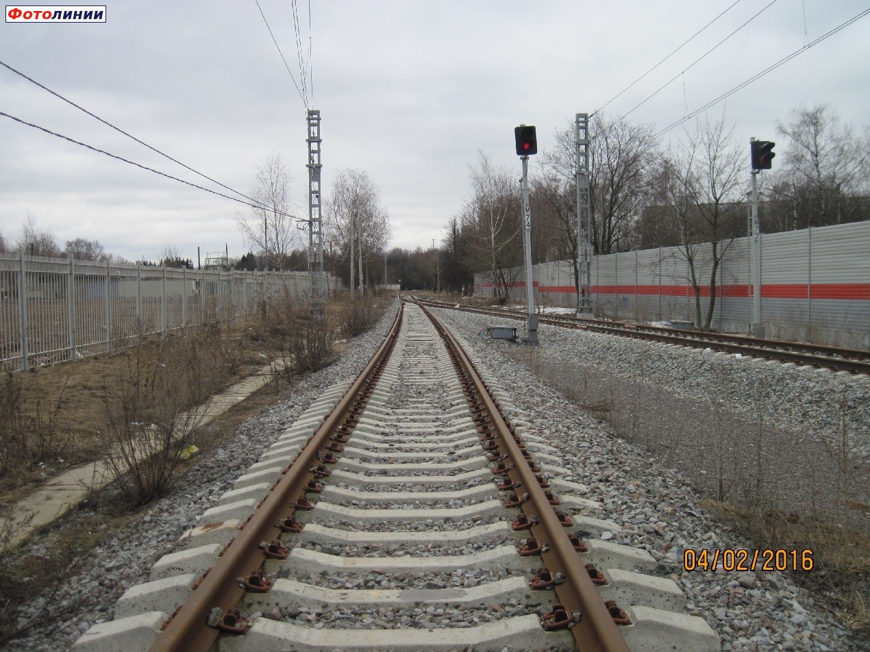 Маневровые светофоры М74 и М72 в части станции у о.п. Новопеределкино