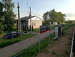 Пост ЭЦ, табличка и пассажирский павильон, вид в сторону Новосокольников
