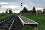 Платформа и входной светофор "ЧР" станции Дно