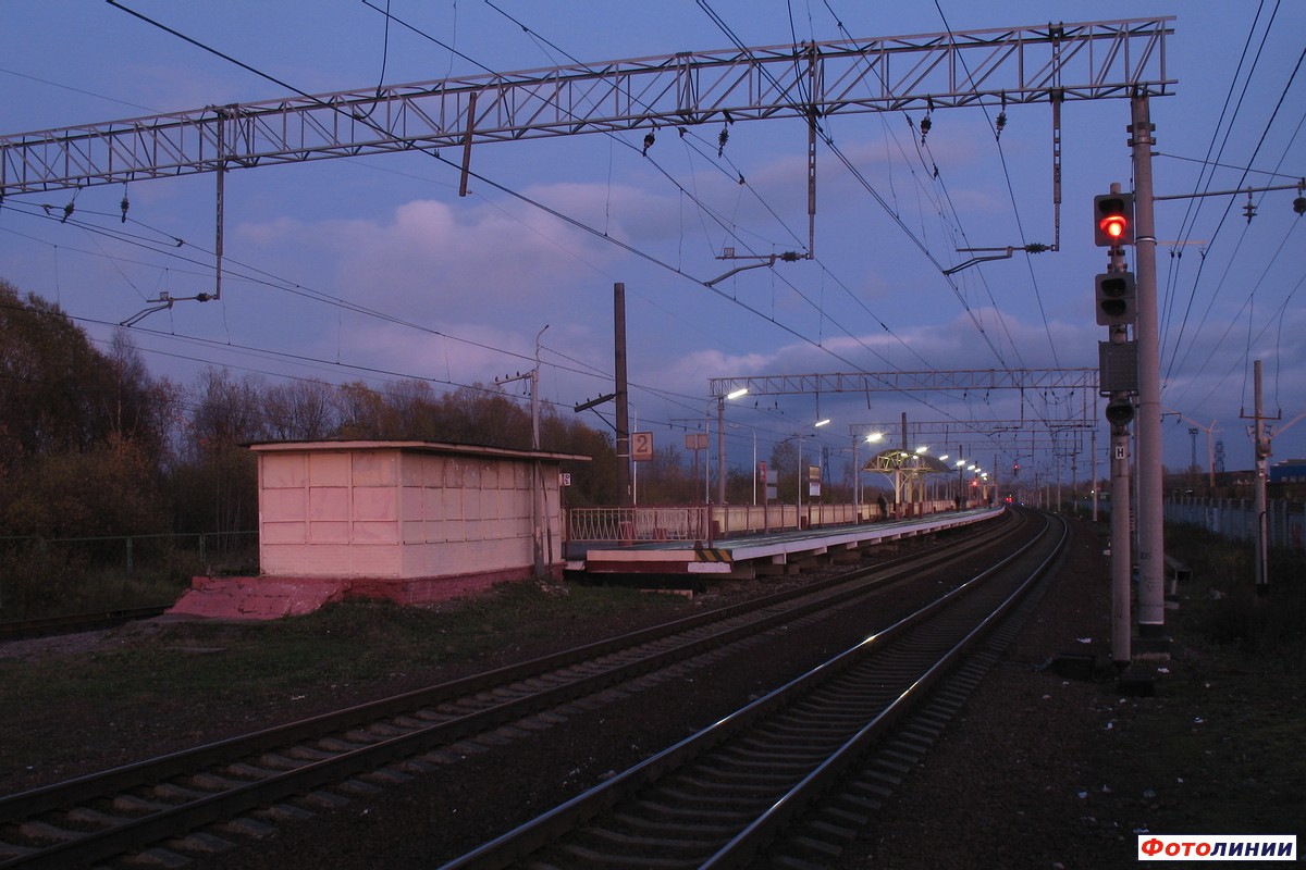 2-ая платформа и входной светофор Н станции Колпино