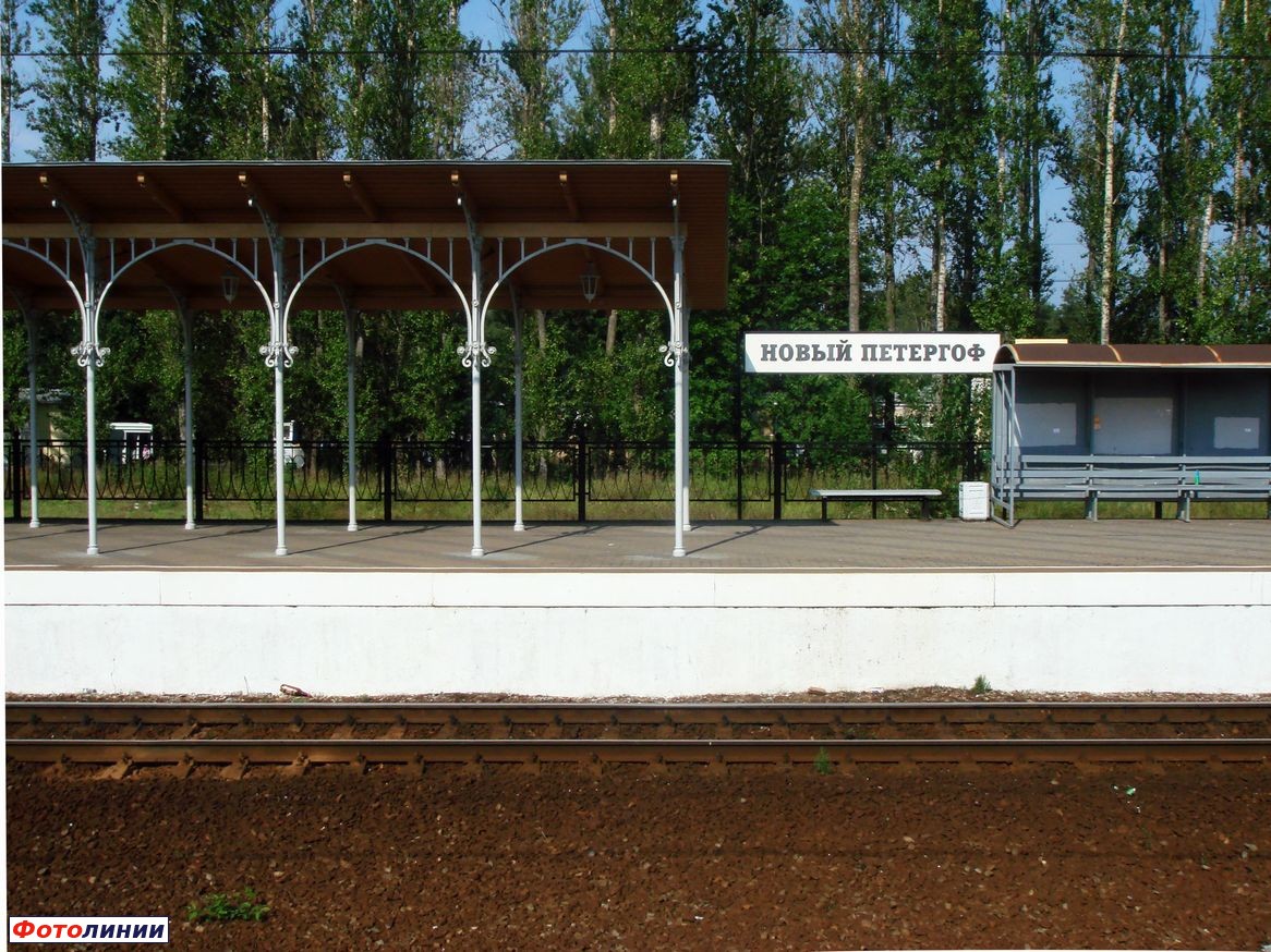 Фрагмент платформы (направление в сторону Котлов) и табличка