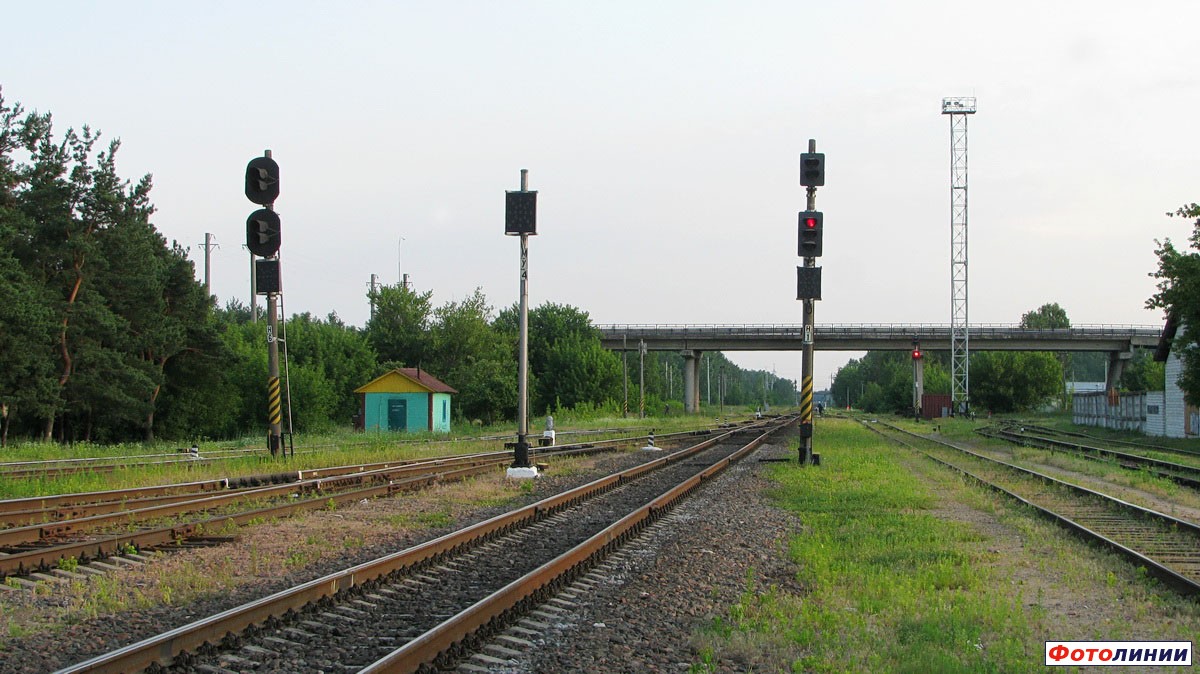 Выходные светофоры Н1, Н6 и маршрутный указатель МУ4