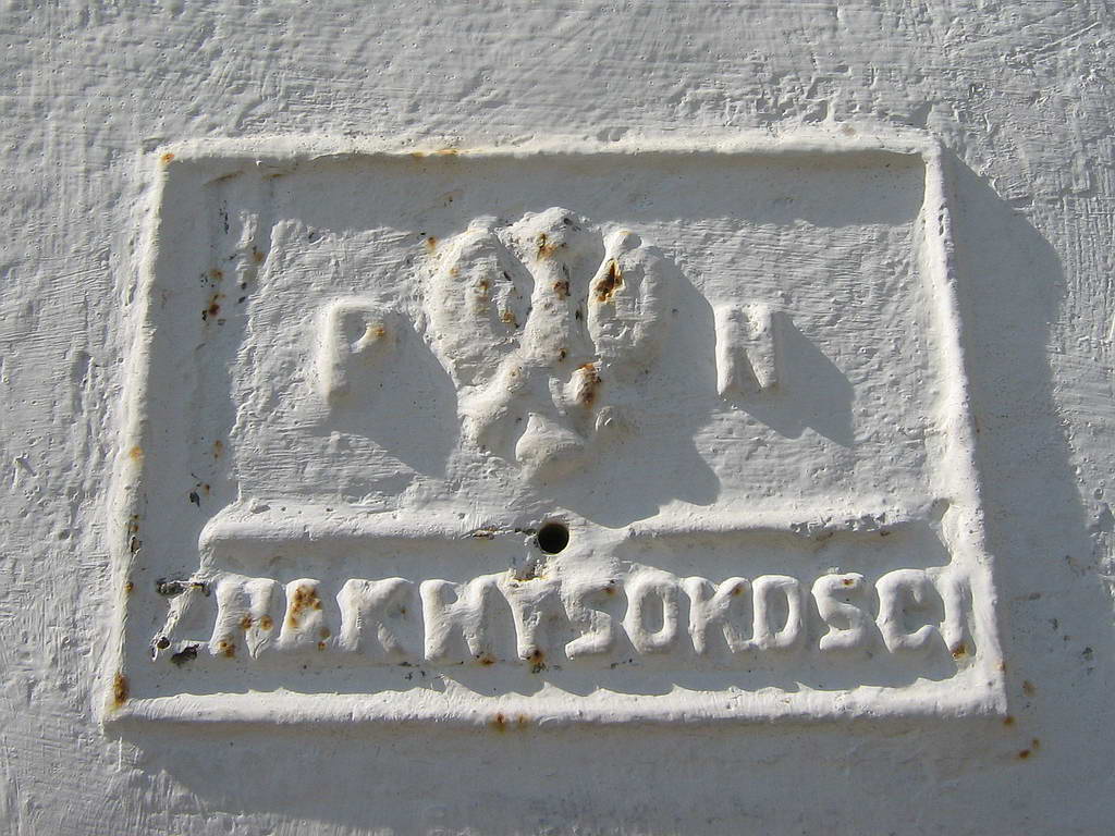 Старый польский знак на здании станции