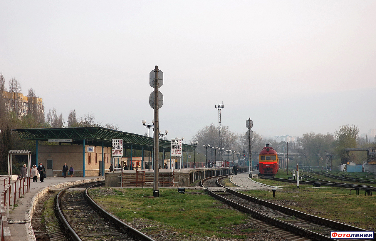 Пригородная платформа, вид в сторону Унгень