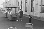 станция Молодечно: Торговля возле вокзала (фото из семейного архива В.Садовского)