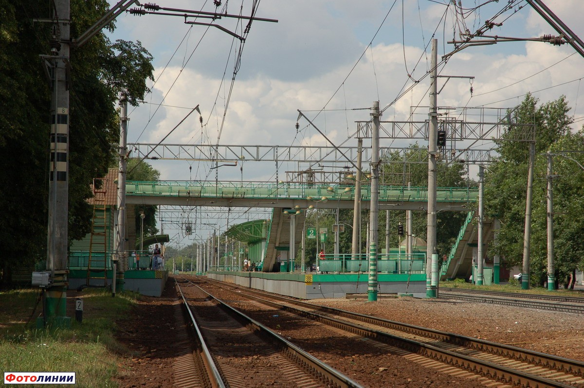 Вид платформ в сторону Москвы