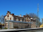 Пассажирский павильон и бывший вокзал
