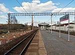 станция Толстопальцево: Табличка и начало строительства новой платформы, вид в чётном направлении
