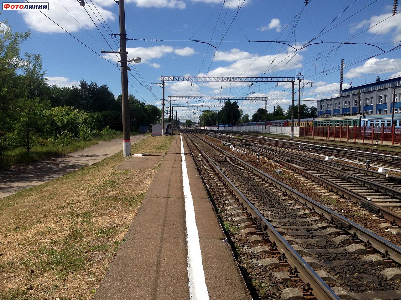 Пассажирская платформа, вид  в сторону Брянска-Орловского