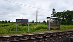 платформа 69 км: Табличка и пассажирский павильон