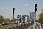 Светофоры НМ и ЧМ перед мостом через реку