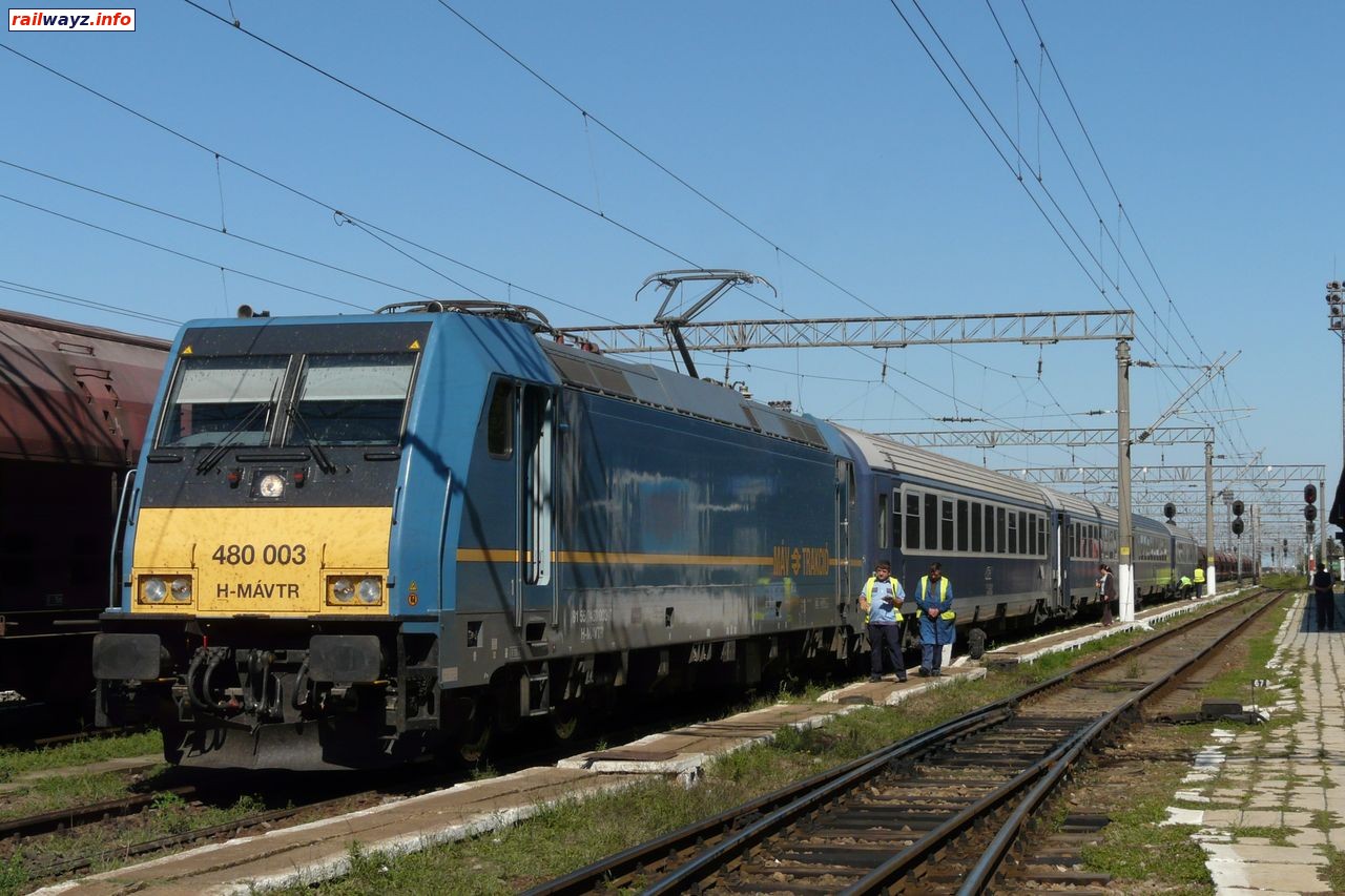 Электровоз 480 003 с поездом Будапешт-Бухарест на ст. Куртичи