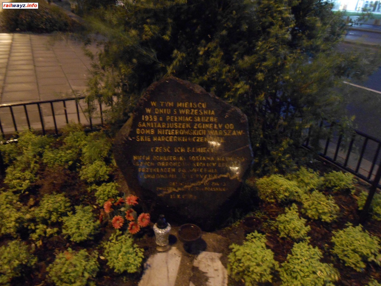 Памятник погибшим от гитлеровских бомб у ст. Варшава-Всходня
