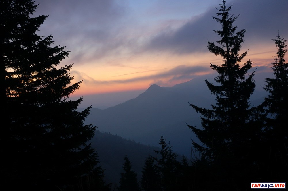 Вид горы Малый Горган (1592 м) на закате