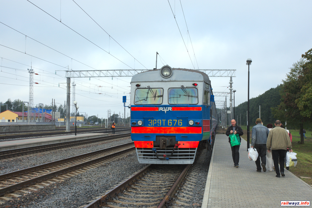 Электропоезд ЭР9Т-676 на Гудогай