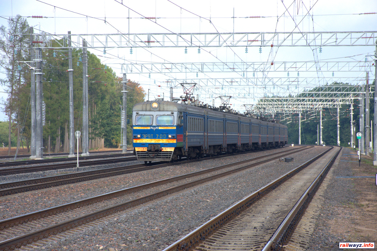 Электропоезд ЭР9Т-700 на маршруте Гудогай - Минск