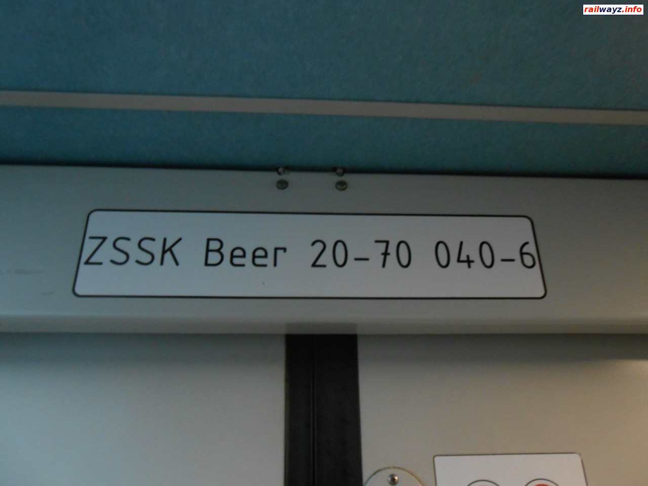 Табличка с номером вагона в поезде Прага - Кошице