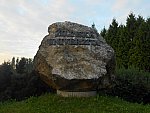 Камень перед университетским городком, Жилина