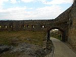 Крепостная стена Тречинского замка