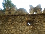 Ласточкины хвосты на крепостной стене Тренчинского замка
