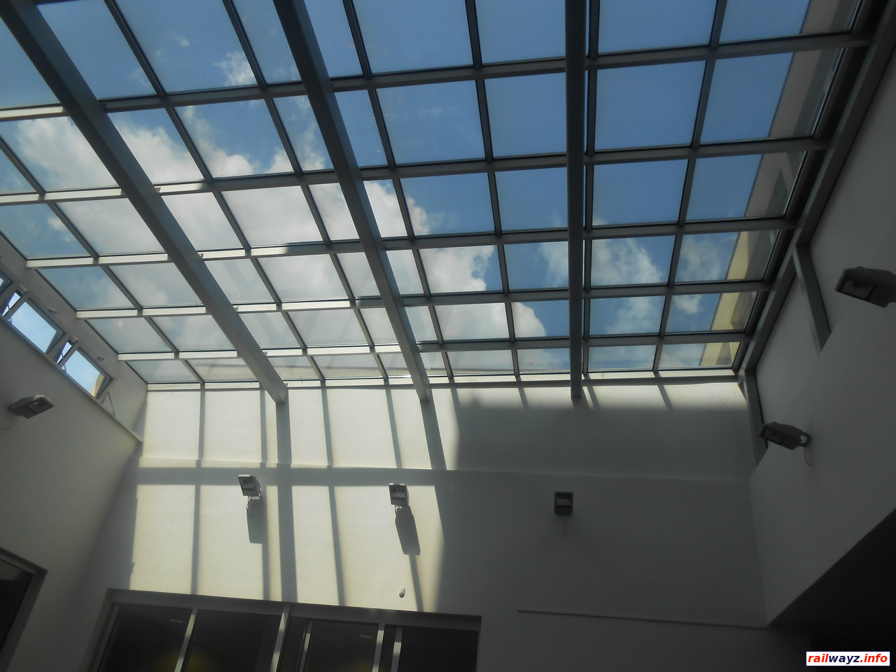 Стеклянный потолок в холле факультета информационных технологий и управления Жилинского университета
