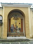 Распятие на стене кафедрального собора Пресвятой Троицы, Жилина