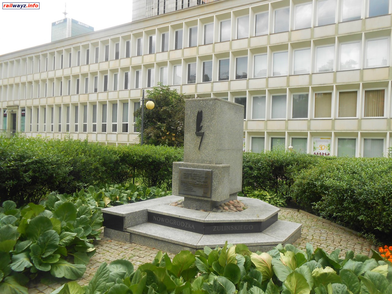 Памятник в сквере имени Батальона Армии Краёвой "Заремба-Молния", Варшава