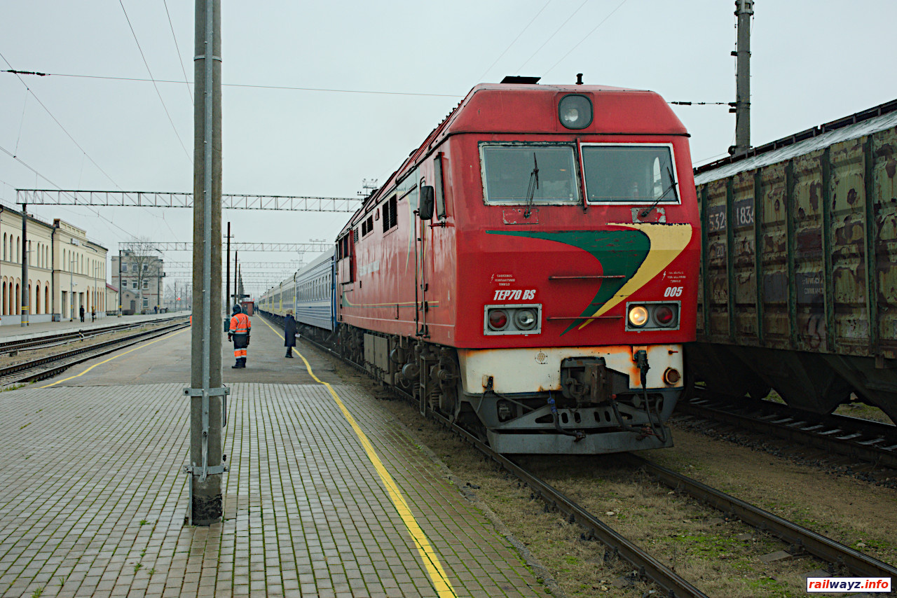 Тепловоз ТЭП70БС-005 с поездом № 31 Рига - Киев