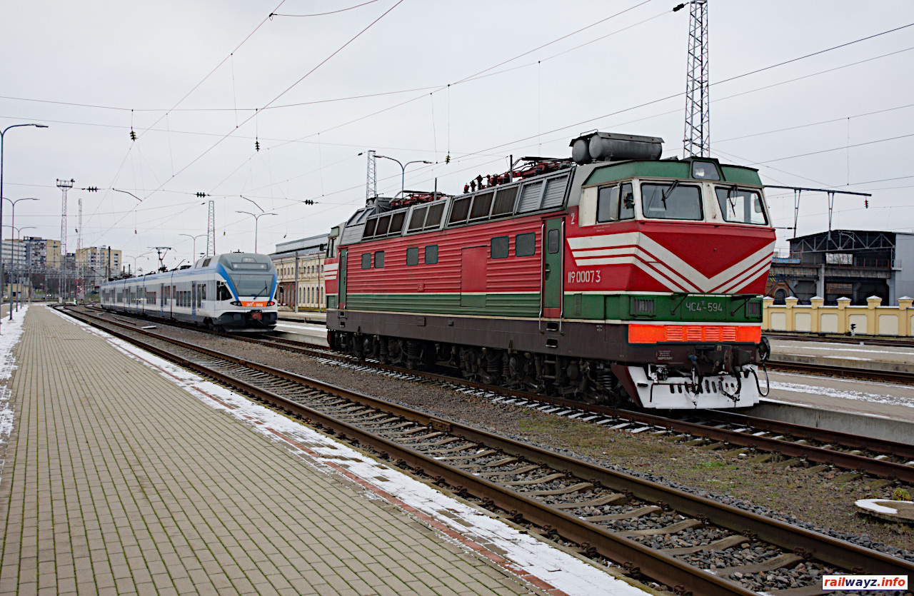 Белорусские электровоз ЧС4Т-594 и электропоезд ЭПр-008
