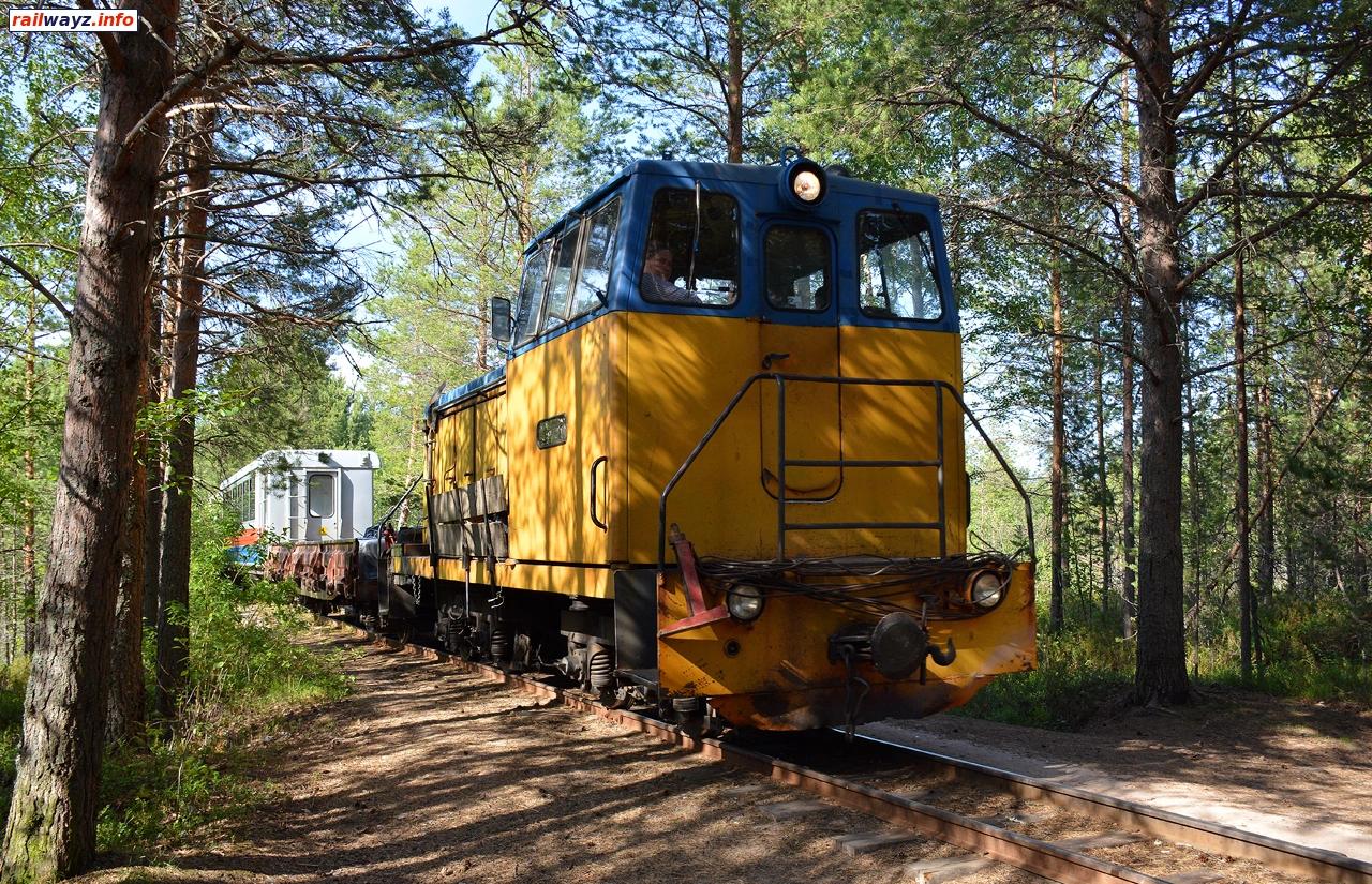 Тепловоз ТУ8-0332 с пассажирским поездом Водогон - Белое Озеро