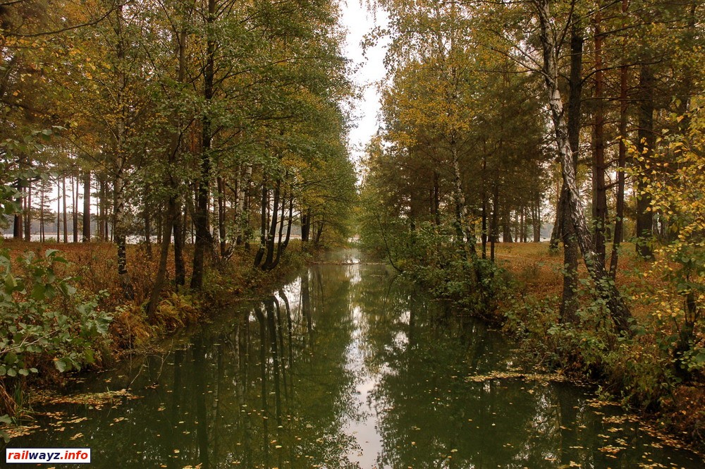Канал на пруды у северо-западного берега озера