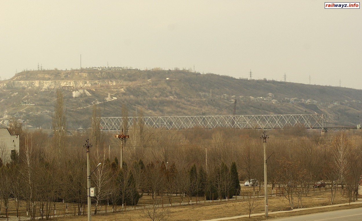 Пограничный мост (ПМР/Молдова) через Днестр. Вид с пешеходного моста станции Рыбница