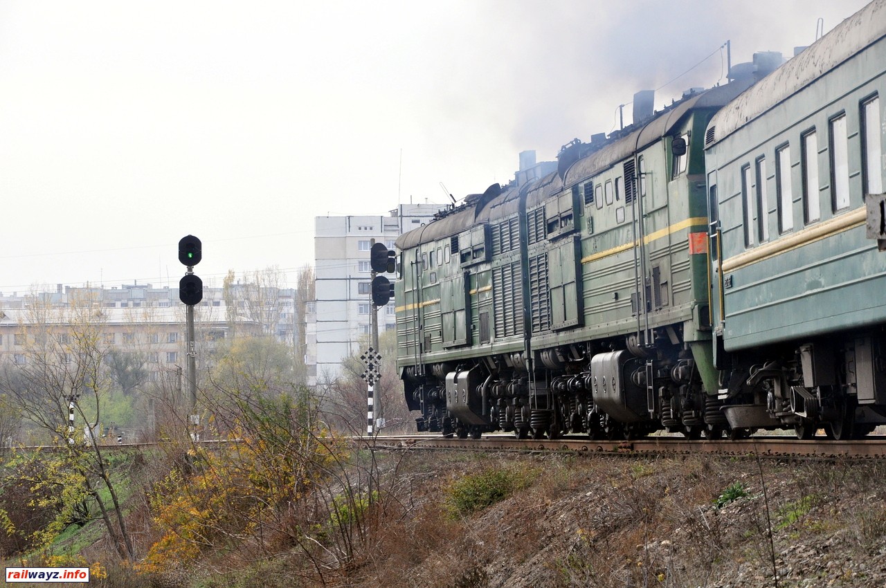 Поезд 341 Москва - Кишинёв у выходного светофора