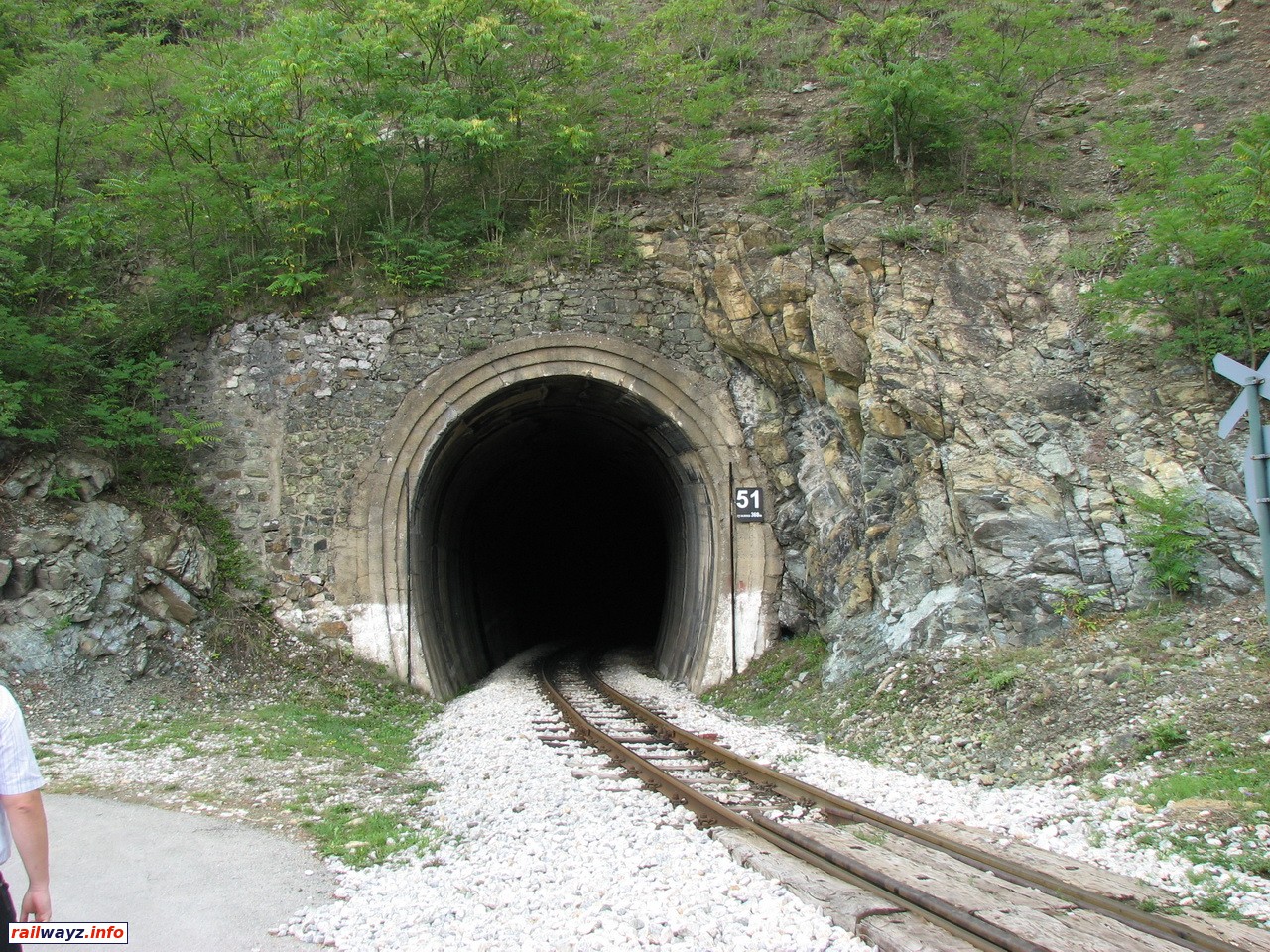 Портал тоннеля 51