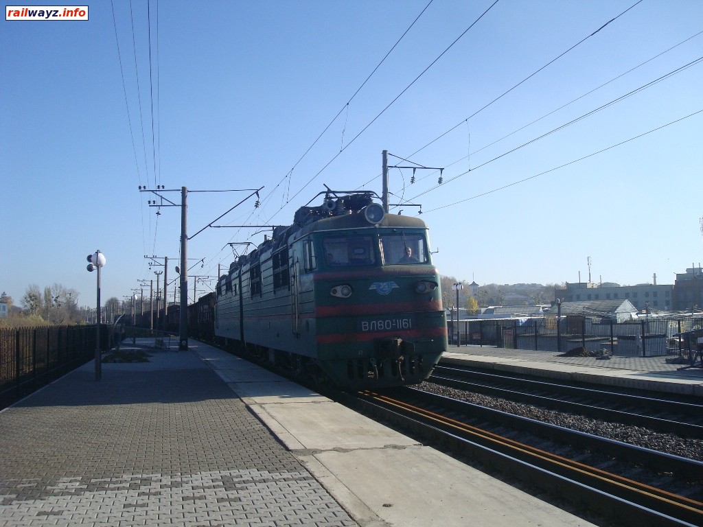 Линия Жмеринка - Подволочиск. Грузовой поезд возле платформы Вещевой Рынок