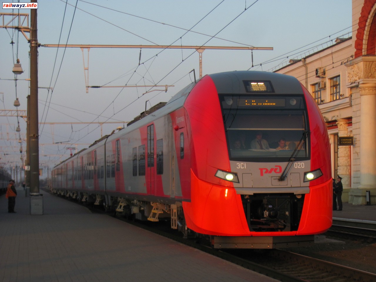 Электропоезд ЭС1-020 прибывает на станцию Орша-Центральная